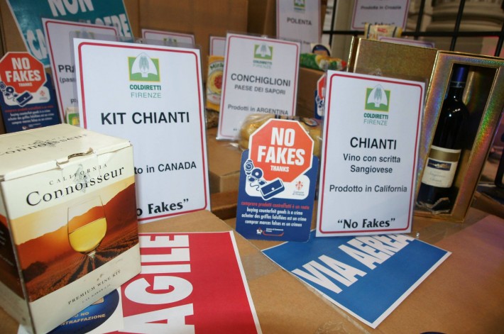Il falso Made in Tuscany finisce in gabbia, in mostra gli orrori