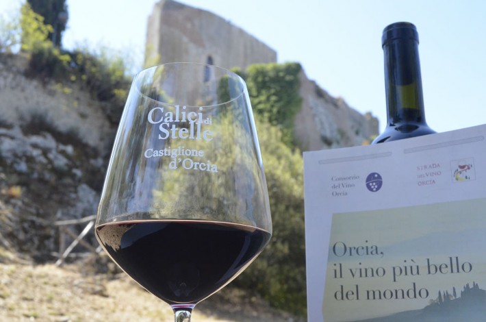 Calici di Stelle a Castiglione d’Orcia dove le forme dell’arte si uniscono al vino Orcia