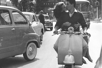 Design, la Vespa nelle "dodici meraviglie" che hanno fatto la storia del 900