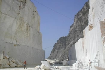 Carrara Marmotec. Il marmo è più forte anche della crisi. In mostra le eccellenze del settore.