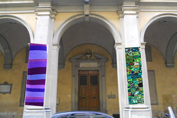 "Le maglie sulla città" progetto di Urban Knitting a Firenze